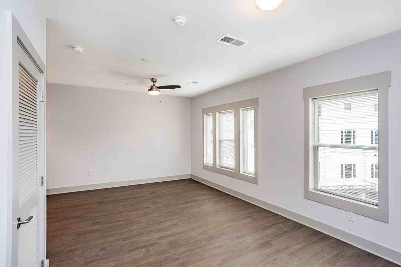 Heritage East Apartments - Photo 6 of 27