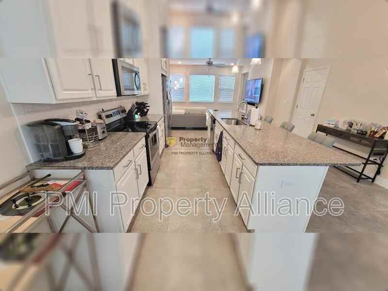 8084 Glenlloyd Ave - Photo 3 of 28