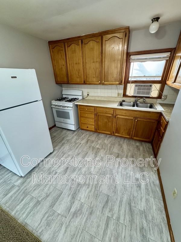 8310 Center Dr - Photo 3 of 6