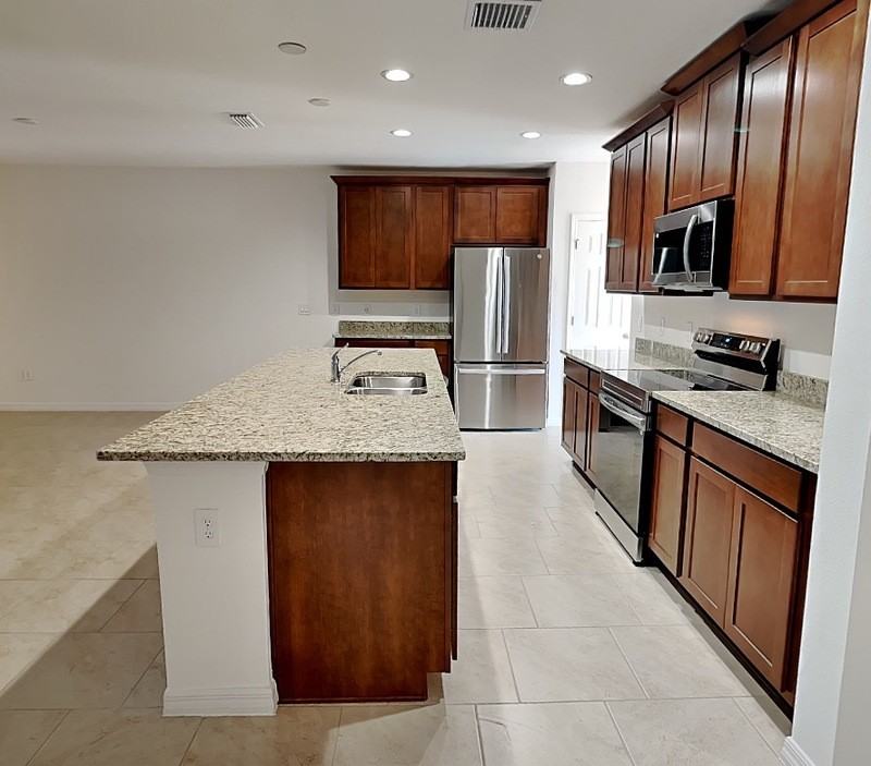 1615 Cloudy Ct - Photo 5 of 29