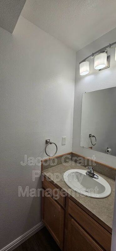 3528 Greenfield Dr - Photo 4 of 11