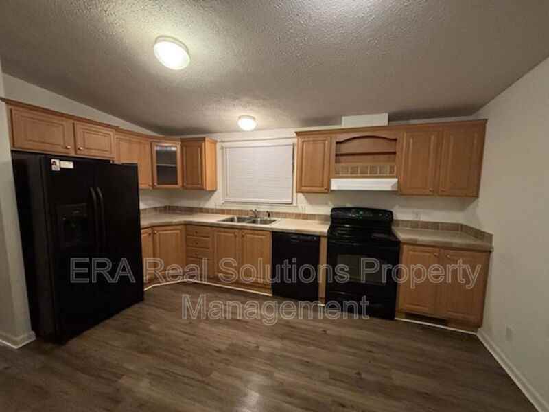 260 Bigelow St - Photo 3 of 9