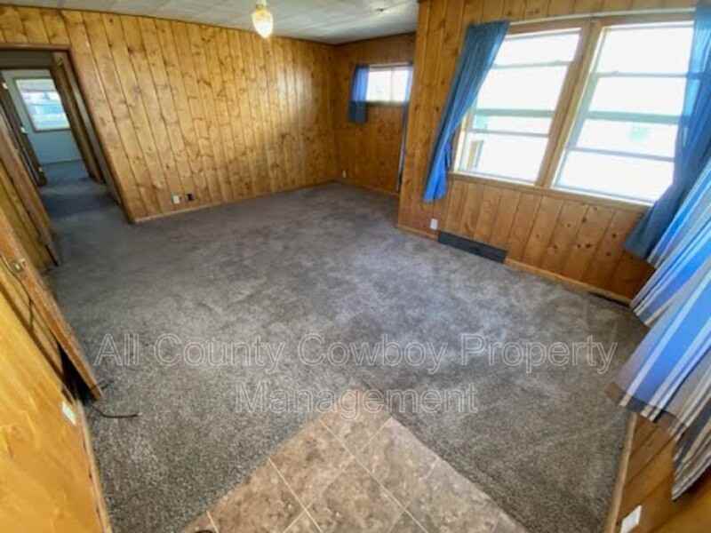 1218 E Flint St - Photo 2 of 7