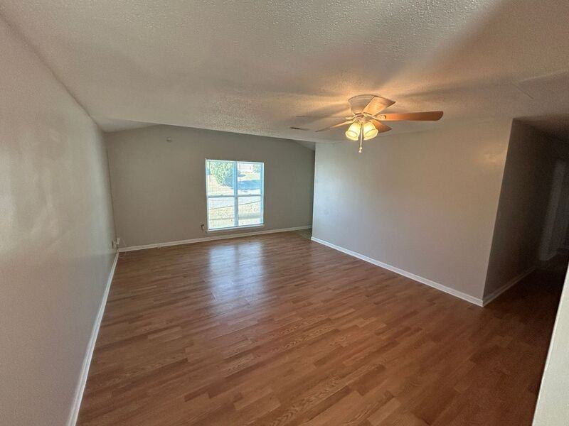 1729 Huntington Dr - Photo 3 of 14