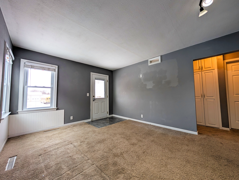 1302 W Robinson St - Photo 4 of 9