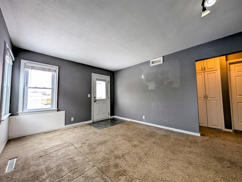 1302 W Robinson St - Photo 5 of 9