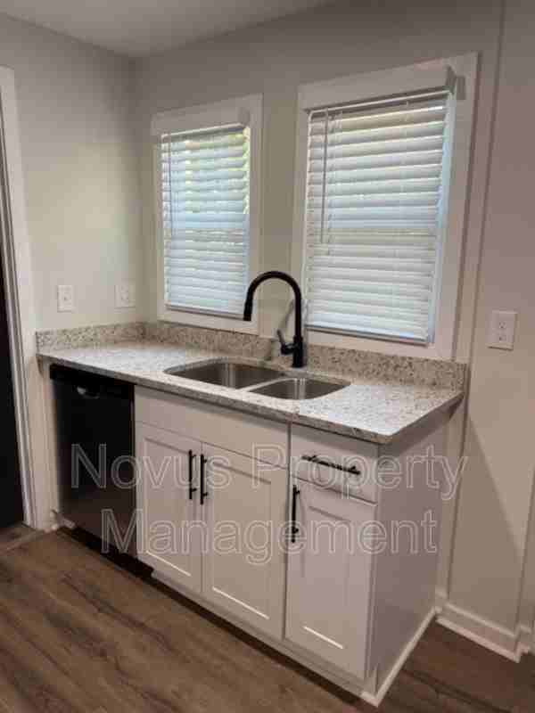 901 Pacific Ave #5 - Photo 5 of 11