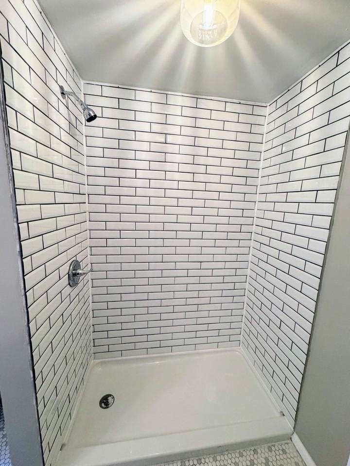 2439 Alexandria Pike - Photo 2 of 6