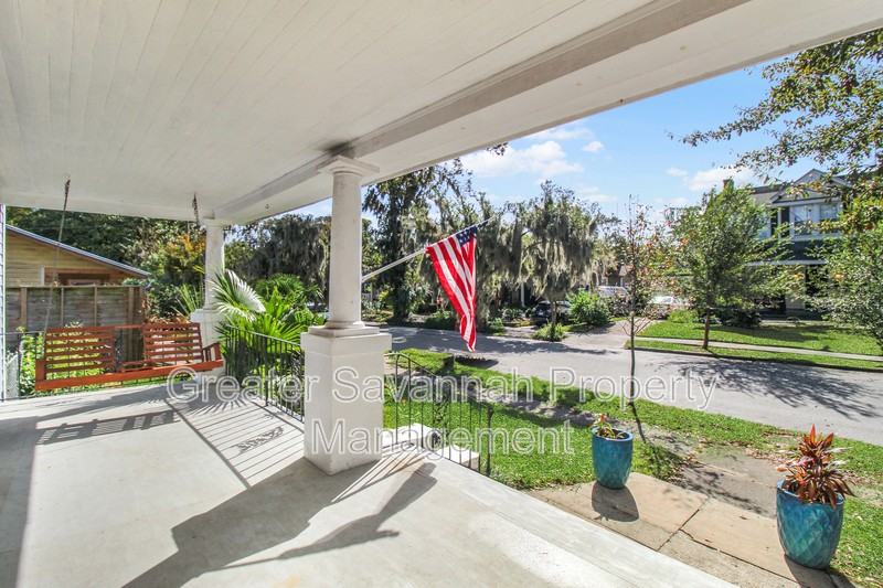 1206 E 48th St - Photo 6 of 38