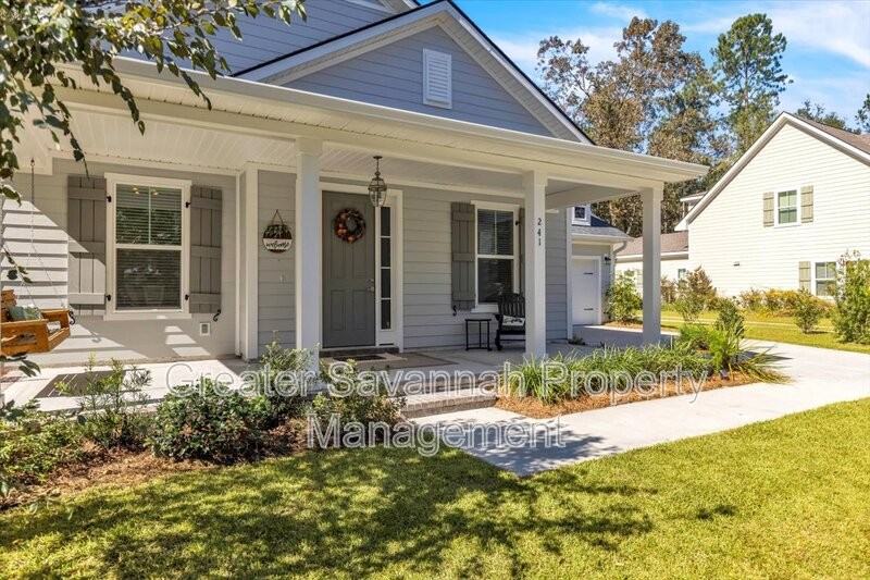 241 Ridgewood Park Dr S