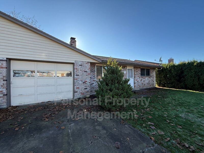 16121 Se 3rd St - Photo 2 of 14