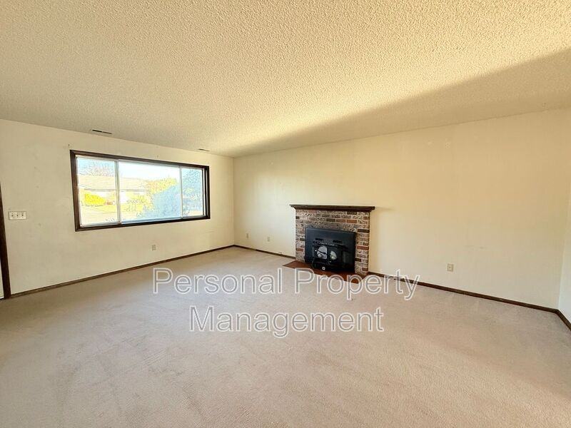 16121 Se 3rd St - Photo 3 of 14