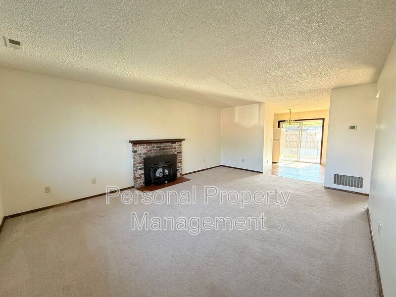 16121 Se 3rd St - Photo 4 of 14