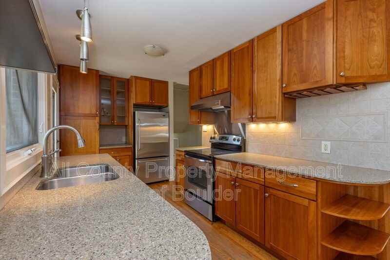 4481 Hamilton Ct - Photo 5 of 20