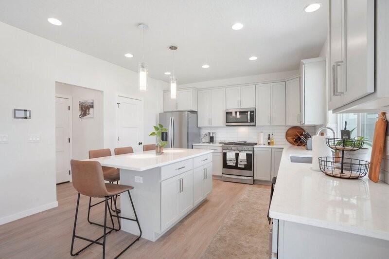 7025 N Degas Dr - Photo 2 of 25