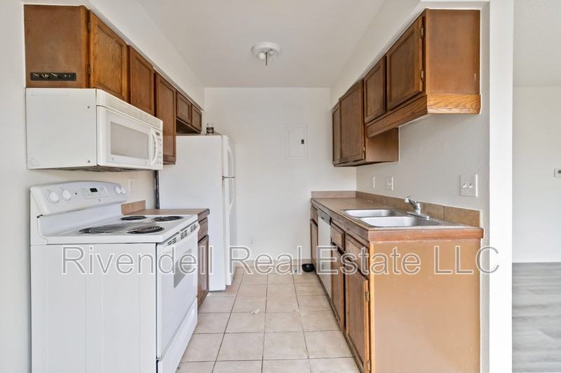 373 Geneva Street #D - Photo 5 of 11