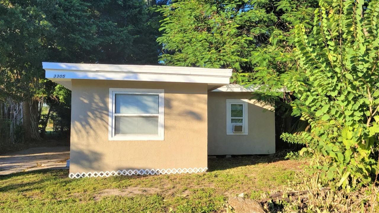 3305 Armstrong Court - Photo 3 of 11