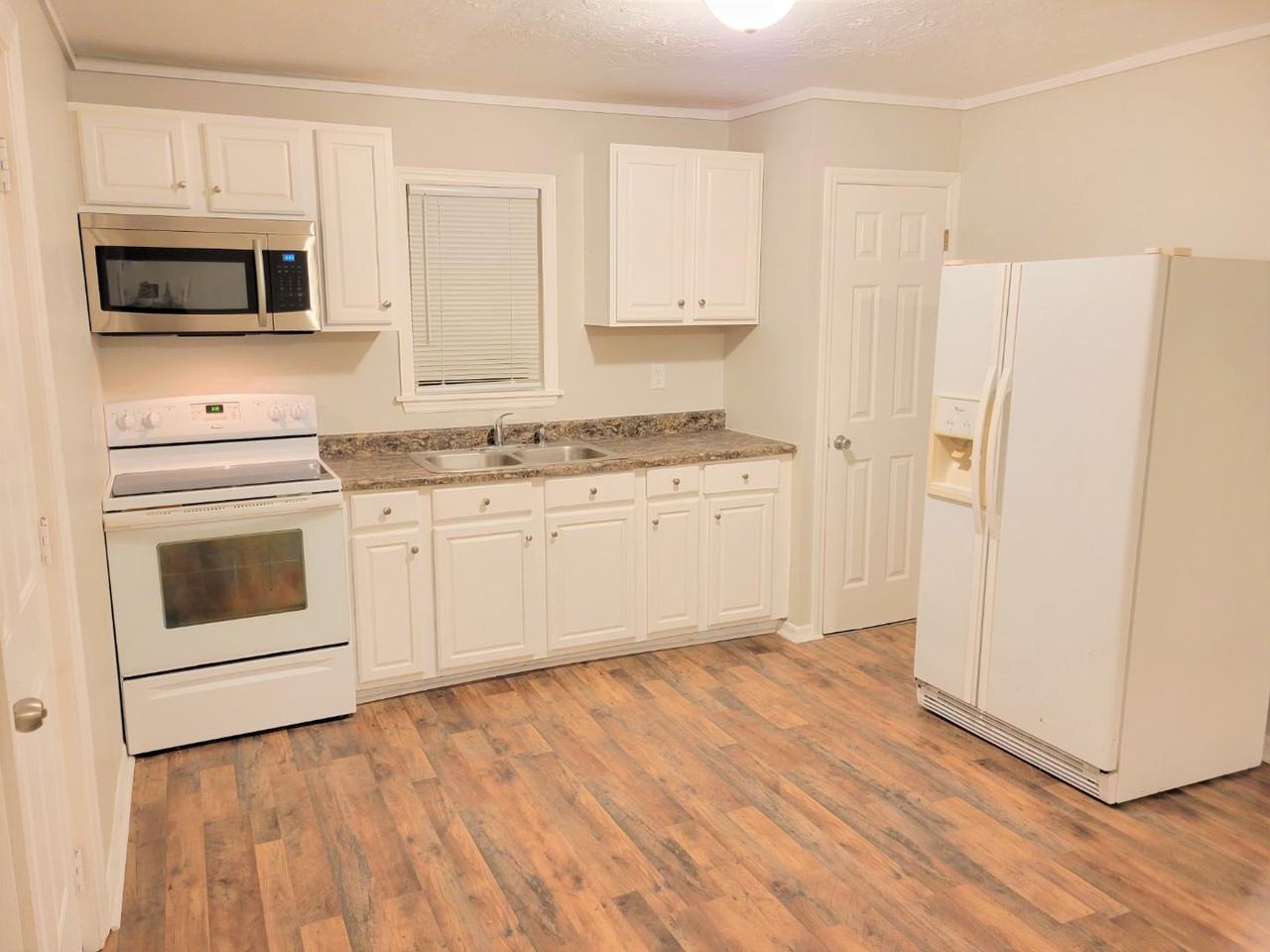 3305 Armstrong Court - Photo 6 of 11