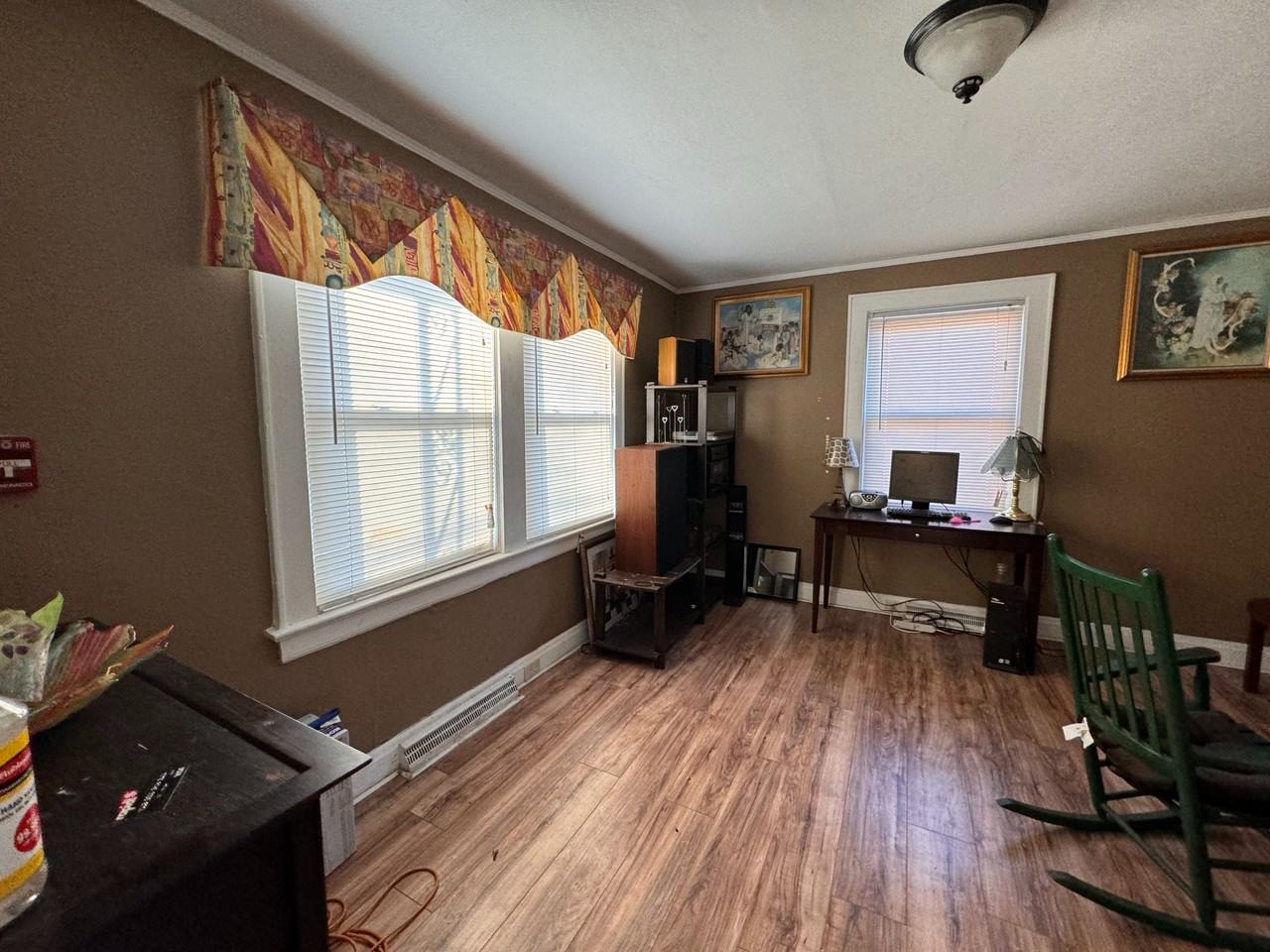 912 Alma St - Photo 7 of 8