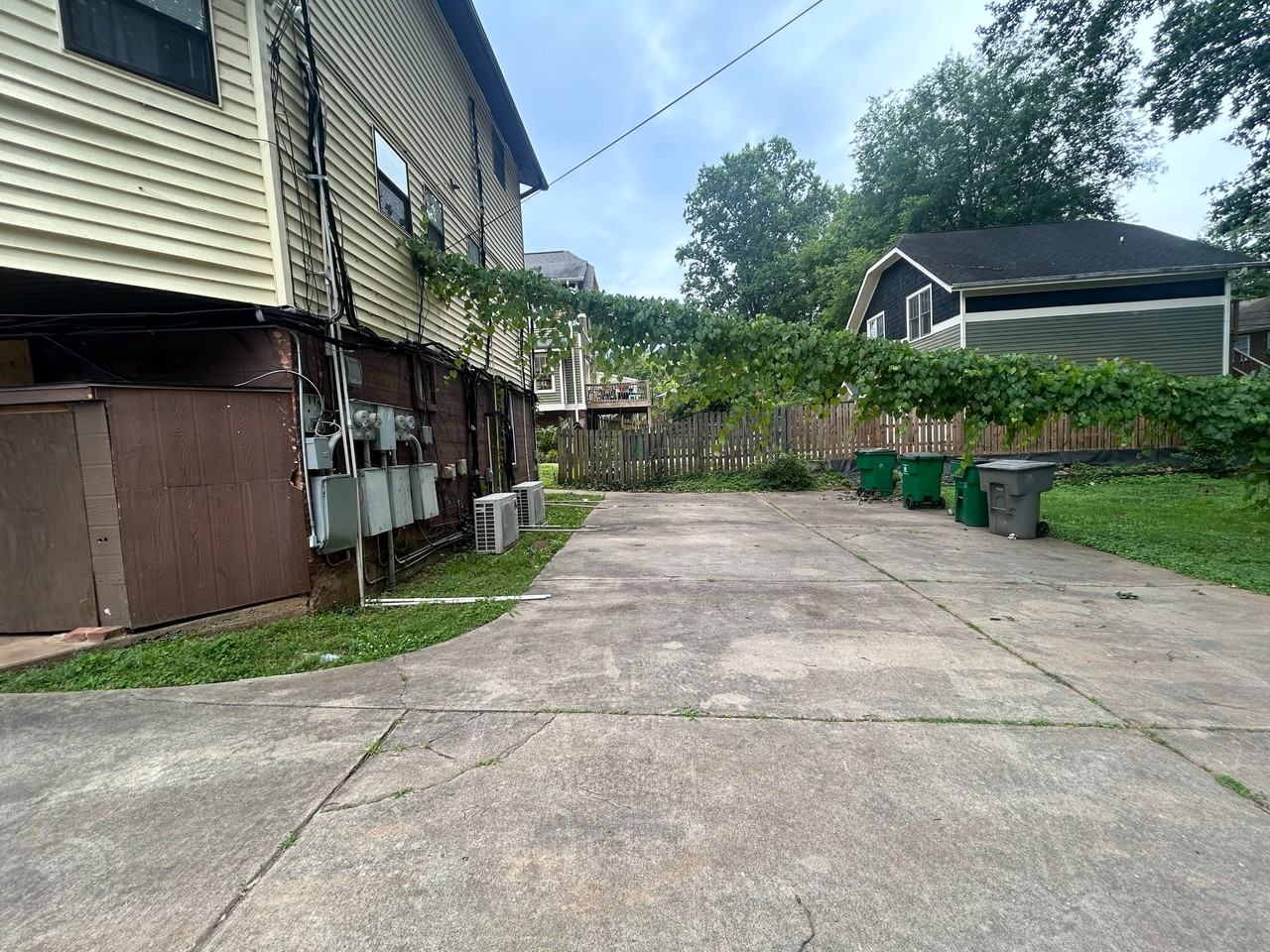 413 Heathcliff St - Photo 6 of 31