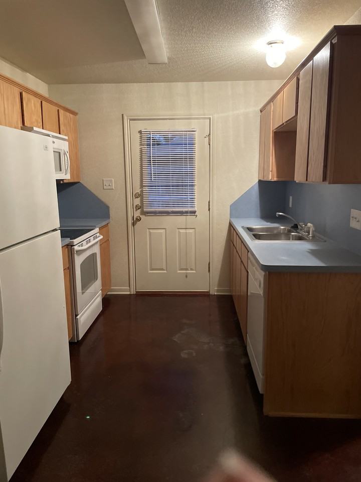 1609 Libby Ln #B - Photo 2 of 4