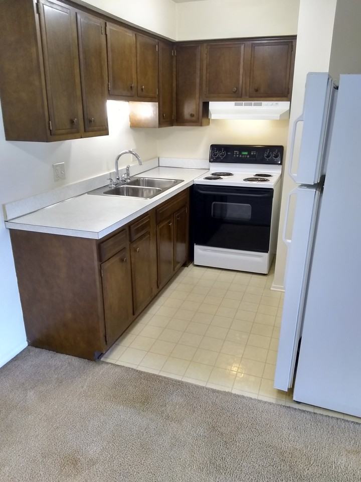 27060 Grandmont St - Photo 3 of 6