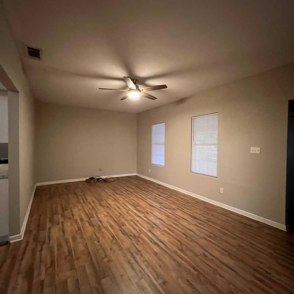 305 S 8th St #NA - Photo 4 of 40