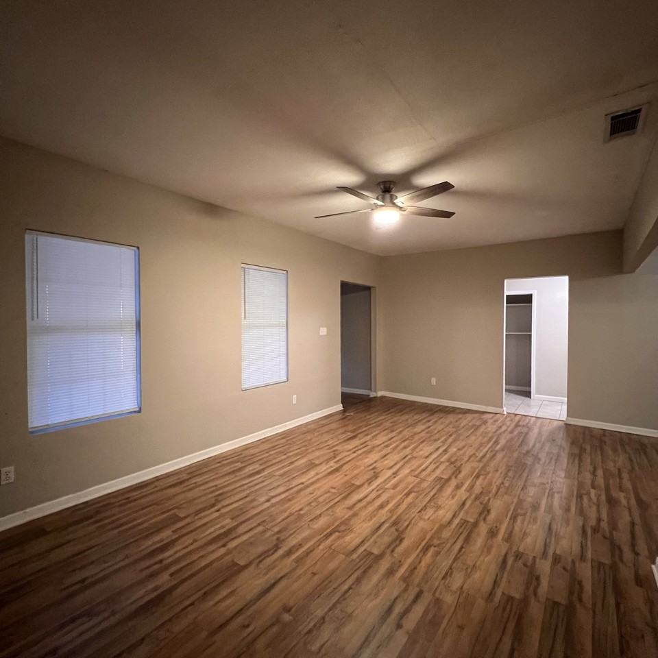 305 S 8th St #NA - Photo 5 of 40