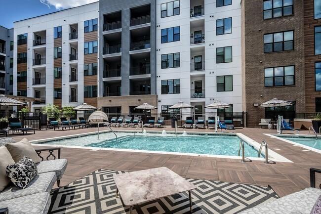 101 W Morehead St - Photo 3 of 46