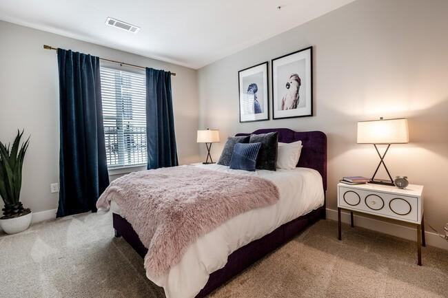 101 W Morehead St - Photo 2 of 46