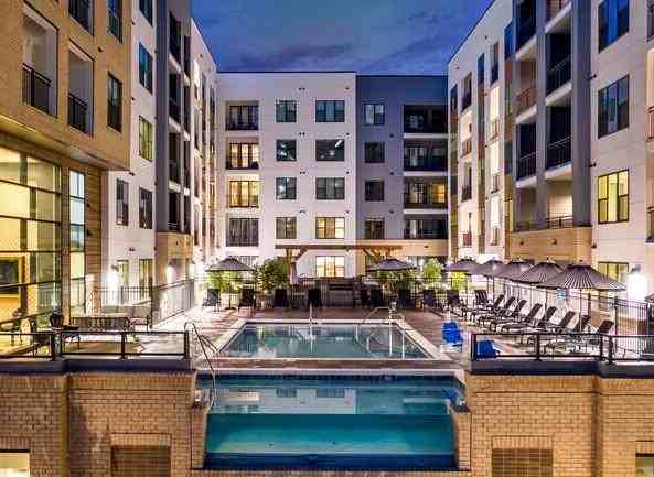 101 W Morehead St - Photo 2 of 46