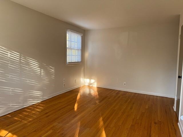 2220 Lindell Ave - Photo 2 of 9