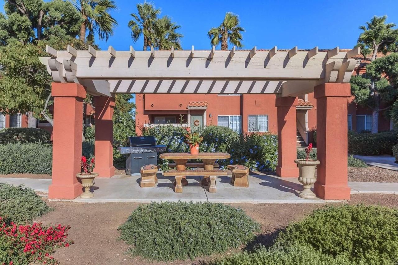 St Thomas - Photo 5 of 18