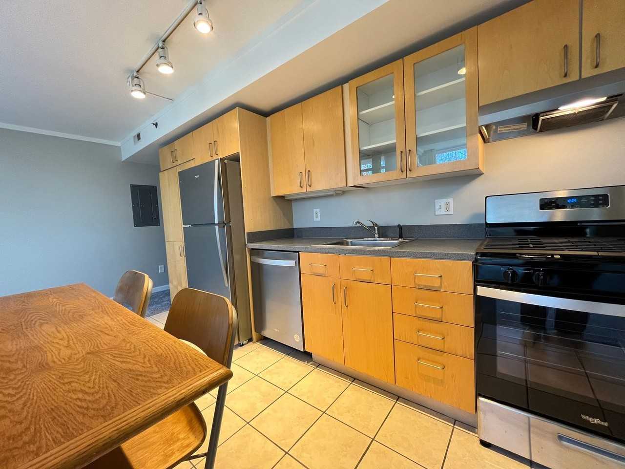 533 Ne Holladay St #402 - Photo 4 of 31