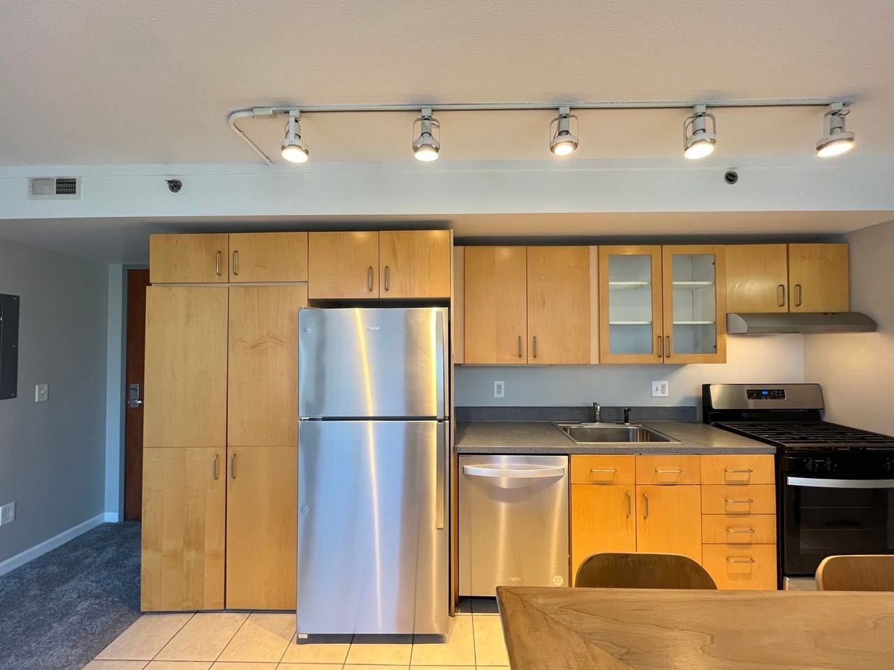 533 Ne Holladay St #402 - Photo 5 of 31