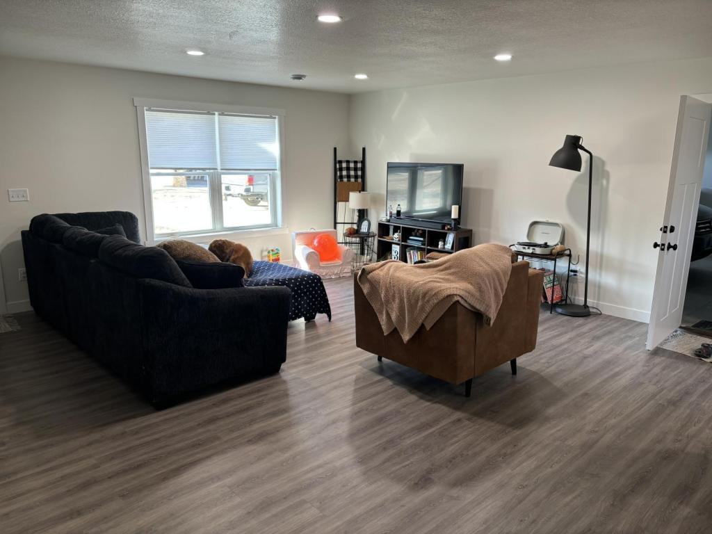 20754 W Ridge Ave - Photo 2 of 10