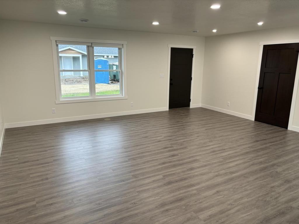 20754 W Ridge Ave - Photo 3 of 10