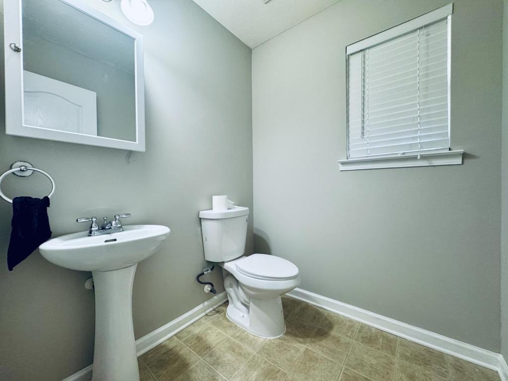 1327 Avington Glen Way - Photo 2 of 26