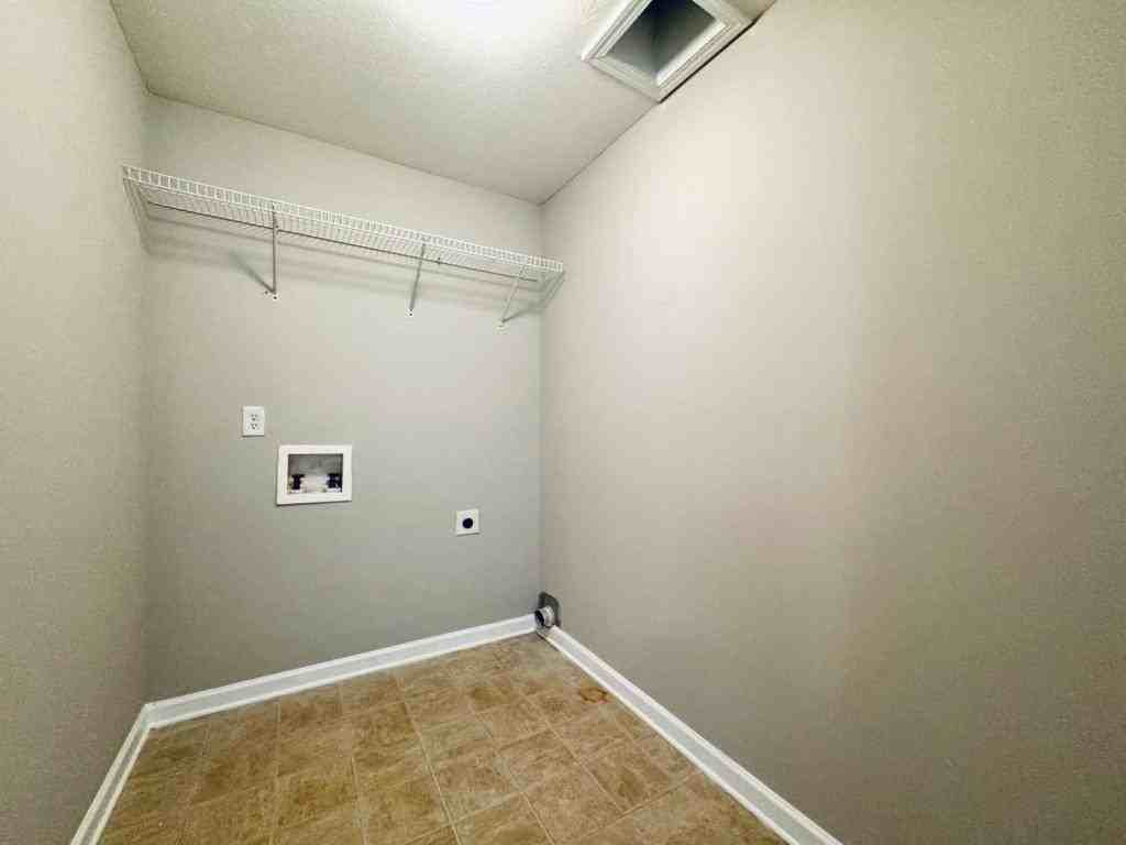 1327 Avington Glen Way - Photo 3 of 26