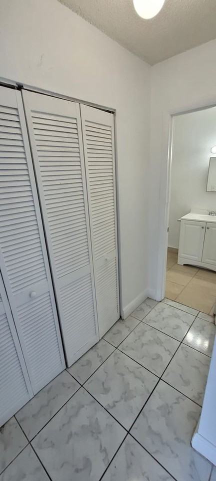 West Garden Villas - Photo 4 of 13