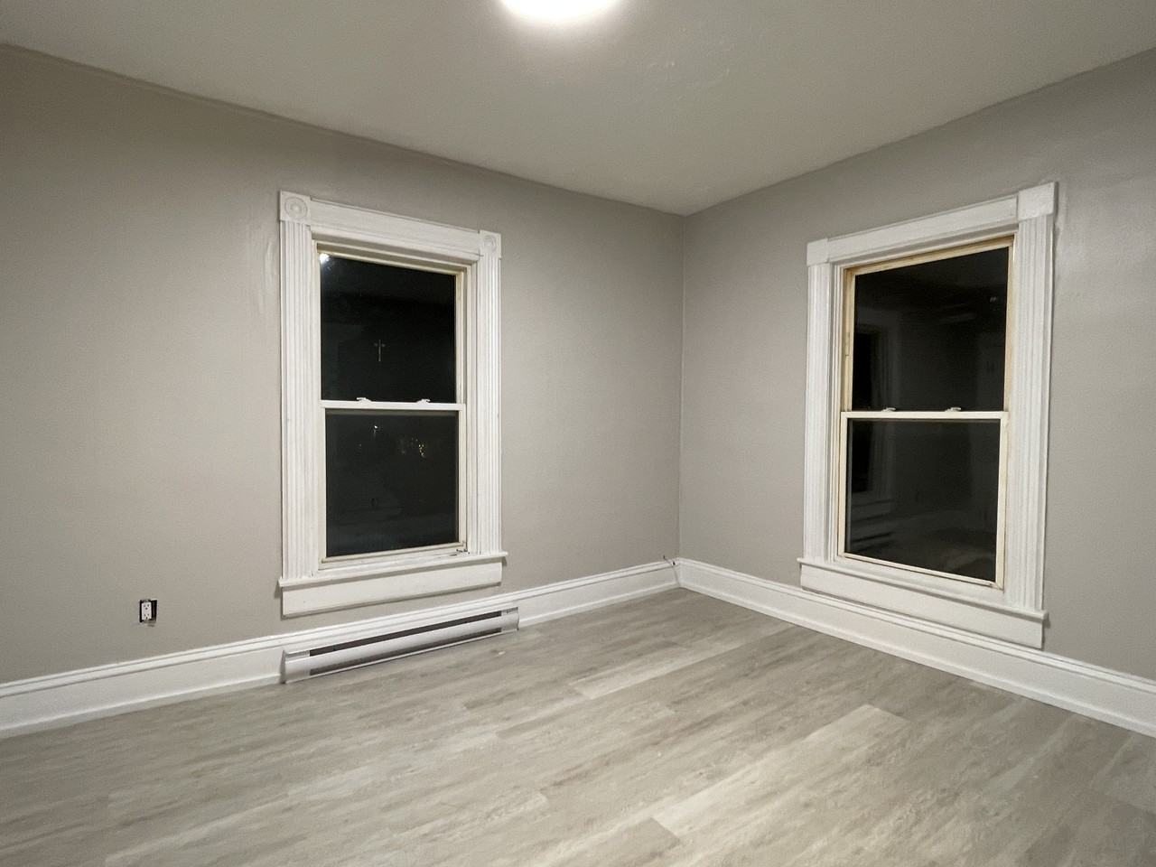 365 Robinson St - Photo 7 of 33