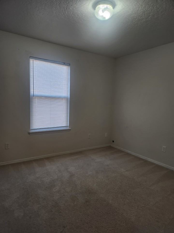 9626 W Rustica Dr - Photo 6 of 9