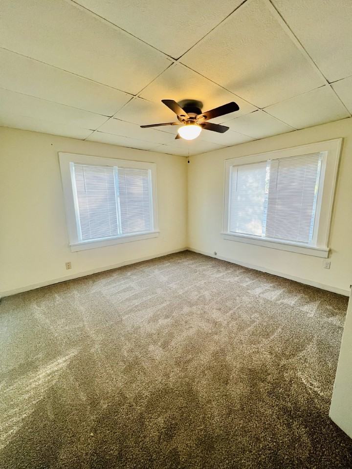 1131 E Oklahoma Ave - Photo 2 of 16