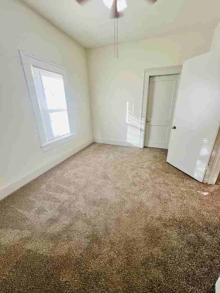 1131 E Oklahoma Ave - Photo 3 of 16