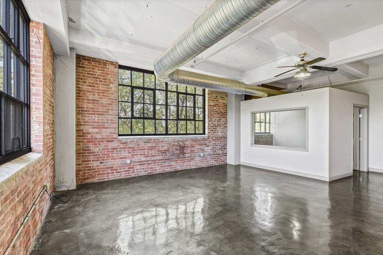 Beautiful Two Bedroom Apartment available. APPLY BEFORE JAN 25 AND GET ONE MONTH FREE - Photo 2 of 13