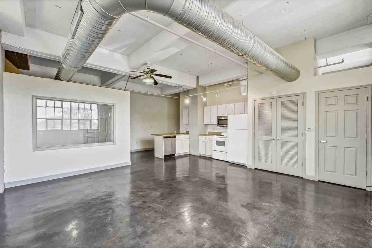 Beautiful Two Bedroom Apartment available. APPLY BEFORE JAN 25 AND GET ONE MONTH FREE - Photo 6 of 13
