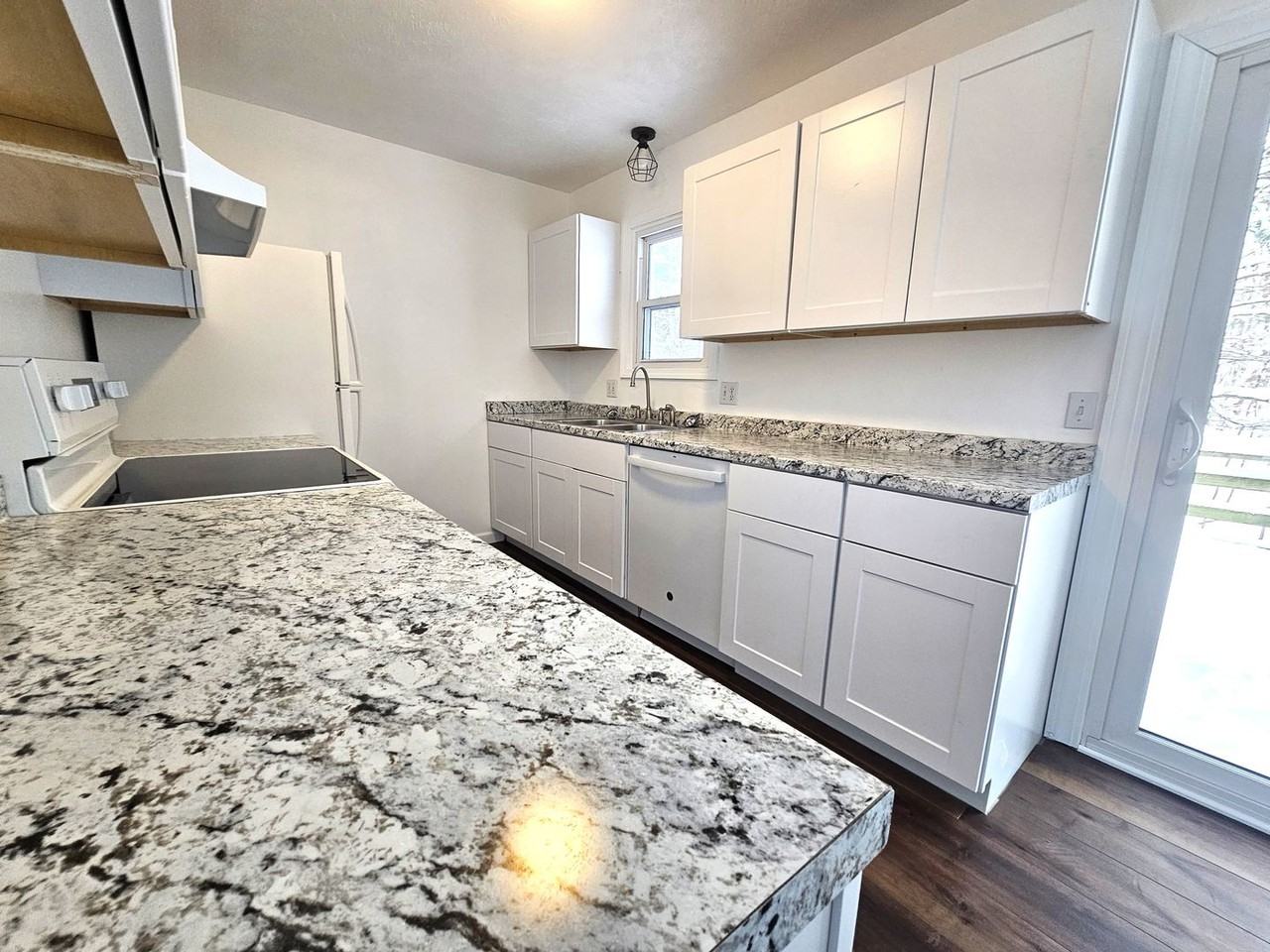 3892 Leeside Ln - Photo 3 of 21