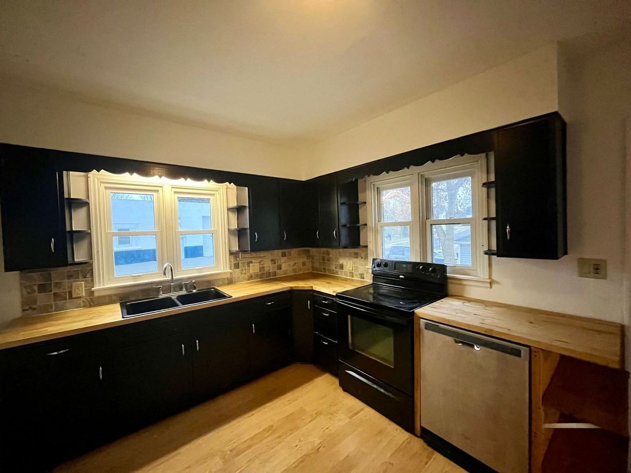 511 E 2nd St - Photo 3 of 23