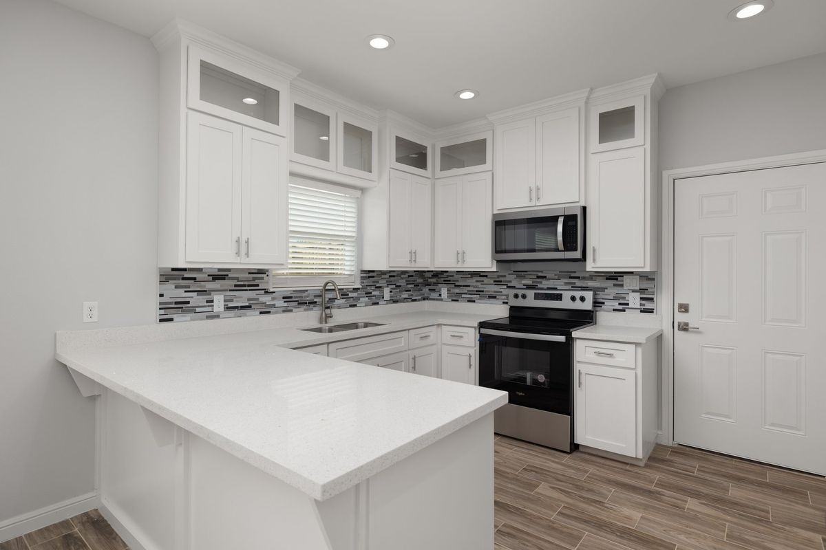 705 Olivarez St - Photo 2 of 5