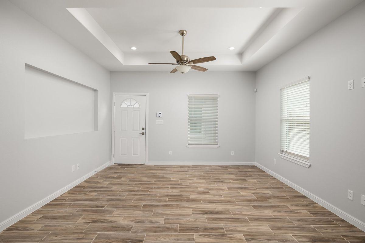 705 Olivarez St - Photo 4 of 5